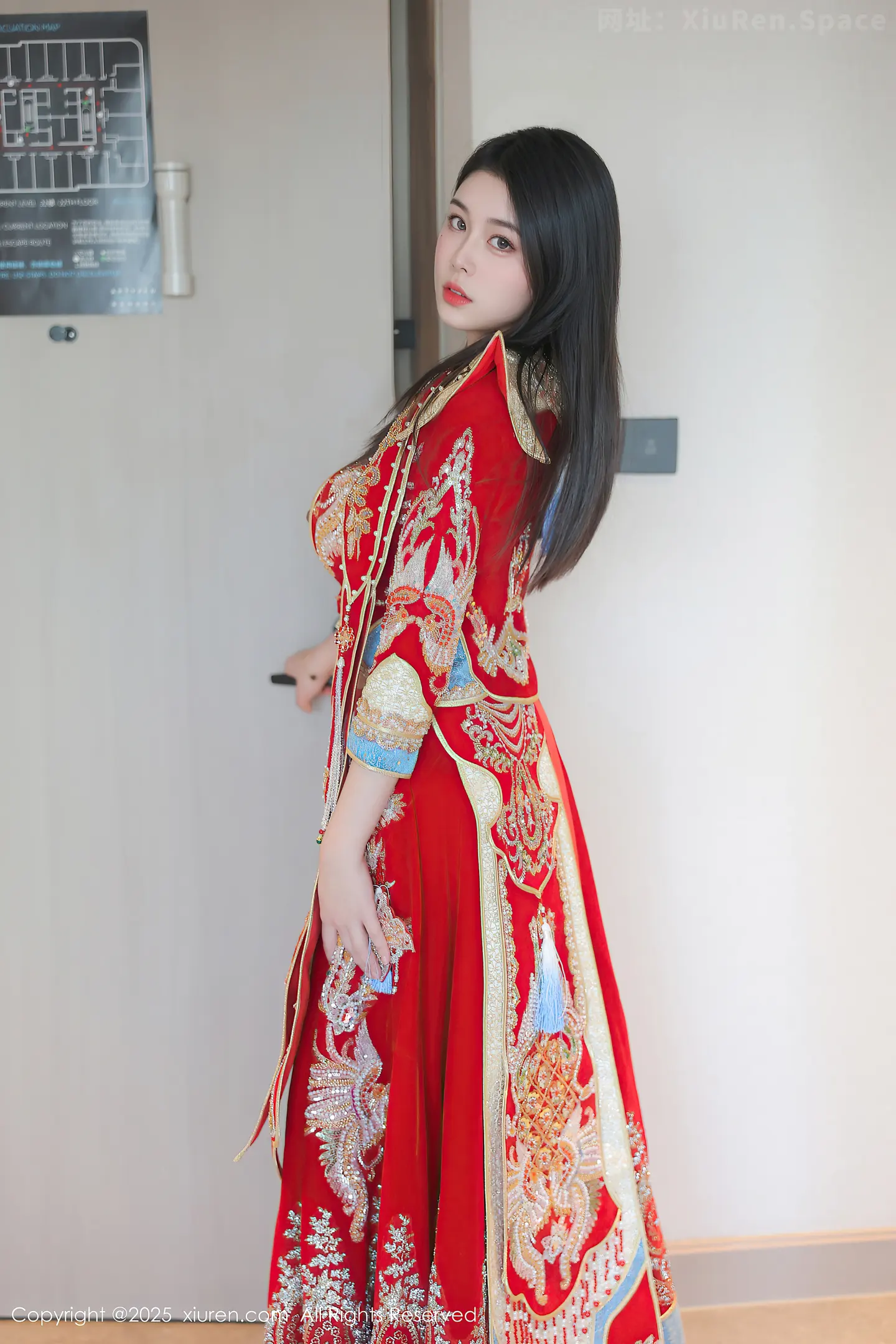 图片[6]-[XiuRen秀人网] VOL.9869 模特林若凡F性感红色新娘装配黑丝吊袜半脱秀丰腴身材诱惑写真76P-秀人网官方网站